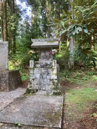 西照神社の末社