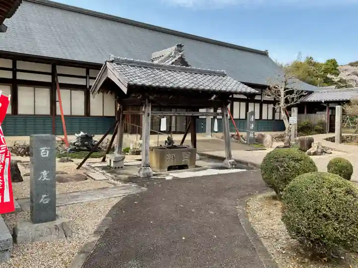 渭信寺の手水舎