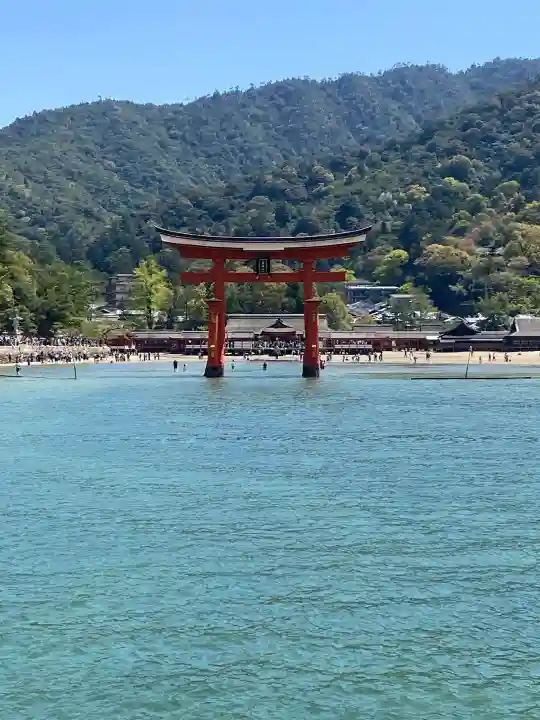 厳島神社の{uncategorized: "未分類", other: "その他", undefined: "問題あり", building: "その他建物", grave: "お墓", sacred_gate: "鳥居", guardian: "狛犬", statue: "像", buddha: "仏像", history: "歴史", nature: "自然", garden: "庭園", animal: "動物", pagoda: "塔", temizu: "手水舎", mountain_gate: "山門・神門", sanctuary: "本殿・本堂", subordinate: "末社・摂社", art: "芸術", scenery: "景色", jizo: "地蔵", ema: "絵馬", goshuin: "御朱印", omikuji: "おみくじ", items: "授与品その他", amulet: "お守り", goshuincho: "御朱印帳", eats: "食事", festival: "お祭り", votive_dance: "神楽", shichigosan: "七五三参", wedding: "結婚式", experience: "体験その他", initially: "初詣", around: "周辺", anti_infection: "感染症対策"}