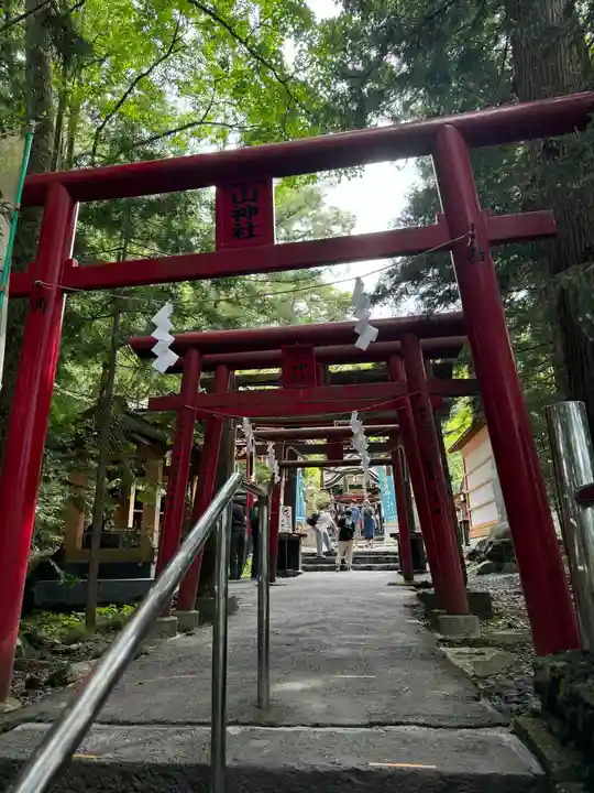新屋山神社(山梨県)