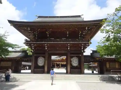 寒川神社の山門・神門