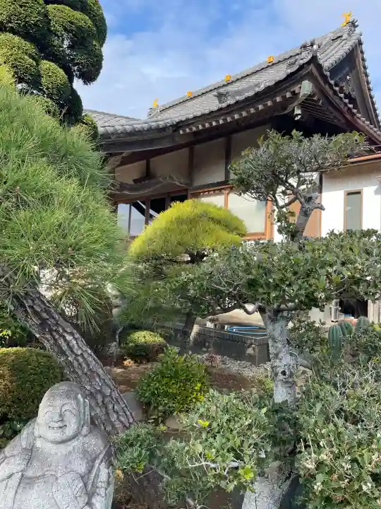 眞隆寺の{uncategorized: "未分類", other: "その他", undefined: "問題あり", building: "その他建物", grave: "お墓", sacred_gate: "鳥居", guardian: "狛犬", statue: "像", buddha: "仏像", history: "歴史", nature: "自然", garden: "庭園", animal: "動物", pagoda: "塔", temizu: "手水舎", mountain_gate: "山門・神門", sanctuary: "本殿・本堂", subordinate: "末社・摂社", art: "芸術", scenery: "景色", jizo: "地蔵", ema: "絵馬", goshuin: "御朱印", omikuji: "おみくじ", items: "授与品その他", amulet: "お守り", goshuincho: "御朱印帳", eats: "食事", festival: "お祭り", votive_dance: "神楽", shichigosan: "七五三参", wedding: "結婚式", experience: "体験その他", initially: "初詣", around: "周辺", anti_infection: "感染症対策"}