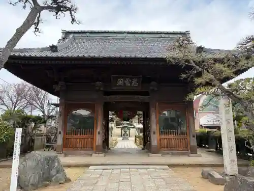萬満寺の{uncategorized: "未分類", other: "その他", undefined: "問題あり", building: "その他建物", grave: "お墓", sacred_gate: "鳥居", guardian: "狛犬", statue: "像", buddha: "仏像", history: "歴史", nature: "自然", garden: "庭園", animal: "動物", pagoda: "塔", temizu: "手水舎", mountain_gate: "山門・神門", sanctuary: "本殿・本堂", subordinate: "末社・摂社", art: "芸術", scenery: "景色", jizo: "地蔵", ema: "絵馬", goshuin: "御朱印", omikuji: "おみくじ", items: "授与品その他", amulet: "お守り", goshuincho: "御朱印帳", eats: "食事", festival: "お祭り", votive_dance: "神楽", shichigosan: "七五三参", wedding: "結婚式", experience: "体験その他", initially: "初詣", around: "周辺", anti_infection: "感染症対策"}