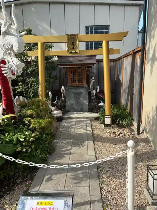 蛇窪神社の{uncategorized: "未分類", other: "その他", undefined: "問題あり", building: "その他建物", grave: "お墓", sacred_gate: "鳥居", guardian: "狛犬", statue: "像", buddha: "仏像", history: "歴史", nature: "自然", garden: "庭園", animal: "動物", pagoda: "塔", temizu: "手水舎", mountain_gate: "山門・神門", sanctuary: "本殿・本堂", subordinate: "末社・摂社", art: "芸術", scenery: "景色", jizo: "地蔵", ema: "絵馬", goshuin: "御朱印", omikuji: "おみくじ", items: "授与品その他", amulet: "お守り", goshuincho: "御朱印帳", eats: "食事", festival: "お祭り", votive_dance: "神楽", shichigosan: "七五三参", wedding: "結婚式", experience: "体験その他", initially: "初詣", around: "周辺", anti_infection: "感染症対策"}