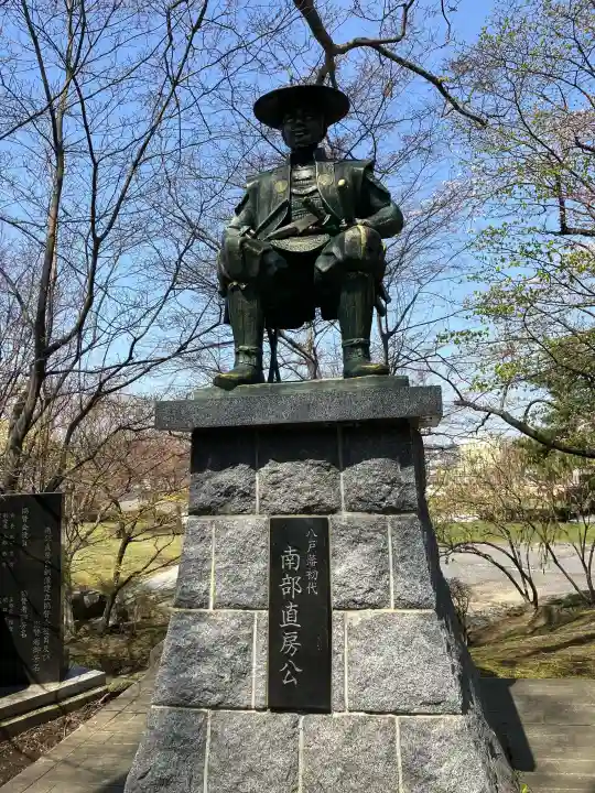 三八城神社の{uncategorized: "未分類", other: "その他", undefined: "問題あり", building: "その他建物", grave: "お墓", sacred_gate: "鳥居", guardian: "狛犬", statue: "像", buddha: "仏像", history: "歴史", nature: "自然", garden: "庭園", animal: "動物", pagoda: "塔", temizu: "手水舎", mountain_gate: "山門・神門", sanctuary: "本殿・本堂", subordinate: "末社・摂社", art: "芸術", scenery: "景色", jizo: "地蔵", ema: "絵馬", goshuin: "御朱印", omikuji: "おみくじ", items: "授与品その他", amulet: "お守り", goshuincho: "御朱印帳", eats: "食事", festival: "お祭り", votive_dance: "神楽", shichigosan: "七五三参", wedding: "結婚式", experience: "体験その他", initially: "初詣", around: "周辺", anti_infection: "感染症対策"}