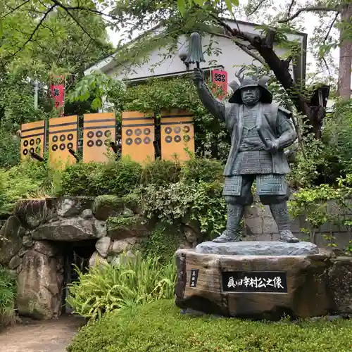 三光神社の像