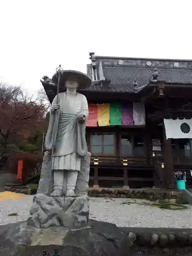 埼玉厄除け開運大師・龍泉寺（切り絵御朱印発祥の寺）の像