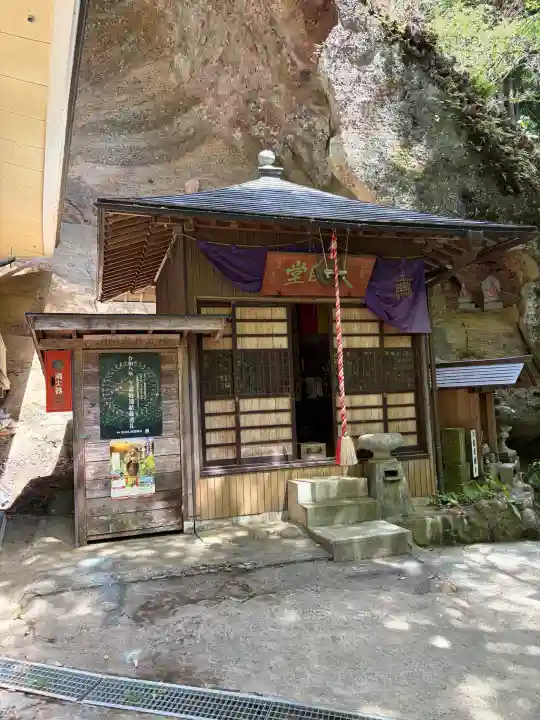 観音院の{uncategorized: "未分類", other: "その他", undefined: "問題あり", building: "その他建物", grave: "お墓", sacred_gate: "鳥居", guardian: "狛犬", statue: "像", buddha: "仏像", history: "歴史", nature: "自然", garden: "庭園", animal: "動物", pagoda: "塔", temizu: "手水舎", mountain_gate: "山門・神門", sanctuary: "本殿・本堂", subordinate: "末社・摂社", art: "芸術", scenery: "景色", jizo: "地蔵", ema: "絵馬", goshuin: "御朱印", omikuji: "おみくじ", items: "授与品その他", amulet: "お守り", goshuincho: "御朱印帳", eats: "食事", festival: "お祭り", votive_dance: "神楽", shichigosan: "七五三参", wedding: "結婚式", experience: "体験その他", initially: "初詣", around: "周辺", anti_infection: "感染症対策"}