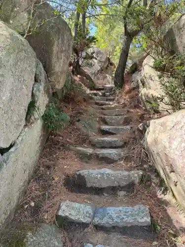 箱島神社の{uncategorized: "未分類", other: "その他", undefined: "問題あり", building: "その他建物", grave: "お墓", sacred_gate: "鳥居", guardian: "狛犬", statue: "像", buddha: "仏像", history: "歴史", nature: "自然", garden: "庭園", animal: "動物", pagoda: "塔", temizu: "手水舎", mountain_gate: "山門・神門", sanctuary: "本殿・本堂", subordinate: "末社・摂社", art: "芸術", scenery: "景色", jizo: "地蔵", ema: "絵馬", goshuin: "御朱印", omikuji: "おみくじ", items: "授与品その他", amulet: "お守り", goshuincho: "御朱印帳", eats: "食事", festival: "お祭り", votive_dance: "神楽", shichigosan: "七五三参", wedding: "結婚式", experience: "体験その他", initially: "初詣", around: "周辺", anti_infection: "感染症対策"}