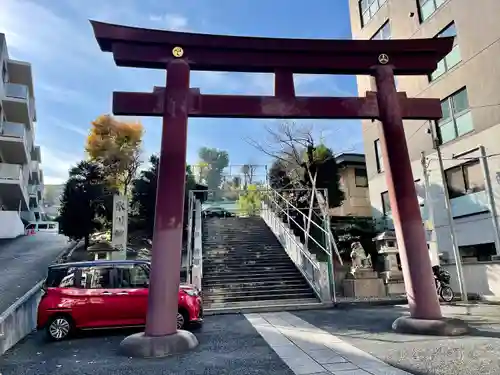 白金氷川神社の鳥居