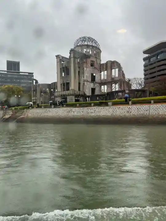 厳島神社の{uncategorized: "未分類", other: "その他", undefined: "問題あり", building: "その他建物", grave: "お墓", sacred_gate: "鳥居", guardian: "狛犬", statue: "像", buddha: "仏像", history: "歴史", nature: "自然", garden: "庭園", animal: "動物", pagoda: "塔", temizu: "手水舎", mountain_gate: "山門・神門", sanctuary: "本殿・本堂", subordinate: "末社・摂社", art: "芸術", scenery: "景色", jizo: "地蔵", ema: "絵馬", goshuin: "御朱印", omikuji: "おみくじ", items: "授与品その他", amulet: "お守り", goshuincho: "御朱印帳", eats: "食事", festival: "お祭り", votive_dance: "神楽", shichigosan: "七五三参", wedding: "結婚式", experience: "体験その他", initially: "初詣", around: "周辺", anti_infection: "感染症対策"}