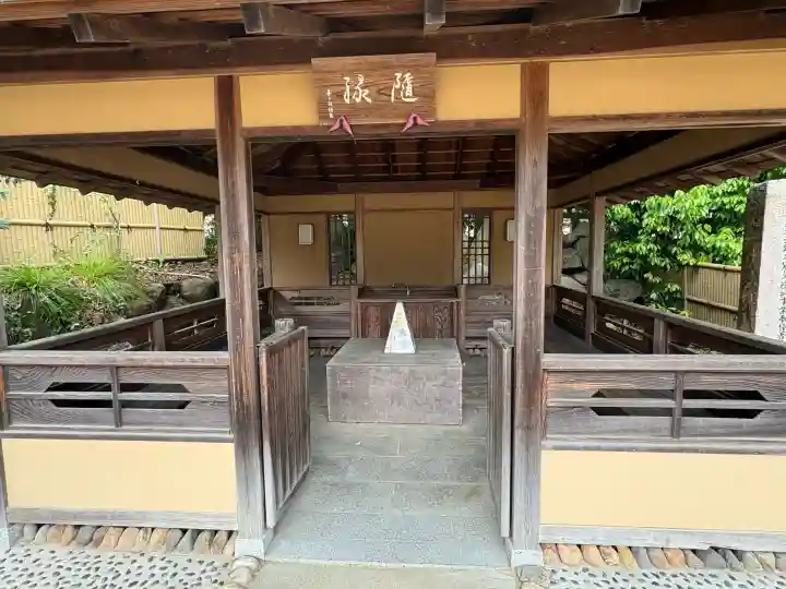 弓弦羽神社の{uncategorized: "未分類", other: "その他", undefined: "問題あり", building: "その他建物", grave: "お墓", sacred_gate: "鳥居", guardian: "狛犬", statue: "像", buddha: "仏像", history: "歴史", nature: "自然", garden: "庭園", animal: "動物", pagoda: "塔", temizu: "手水舎", mountain_gate: "山門・神門", sanctuary: "本殿・本堂", subordinate: "末社・摂社", art: "芸術", scenery: "景色", jizo: "地蔵", ema: "絵馬", goshuin: "御朱印", omikuji: "おみくじ", items: "授与品その他", amulet: "お守り", goshuincho: "御朱印帳", eats: "食事", festival: "お祭り", votive_dance: "神楽", shichigosan: "七五三参", wedding: "結婚式", experience: "体験その他", initially: "初詣", around: "周辺", anti_infection: "感染症対策"}