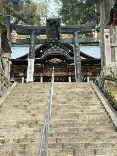 三峯神社の{uncategorized: "未分類", other: "その他", undefined: "問題あり", building: "その他建物", grave: "お墓", sacred_gate: "鳥居", guardian: "狛犬", statue: "像", buddha: "仏像", history: "歴史", nature: "自然", garden: "庭園", animal: "動物", pagoda: "塔", temizu: "手水舎", mountain_gate: "山門・神門", sanctuary: "本殿・本堂", subordinate: "末社・摂社", art: "芸術", scenery: "景色", jizo: "地蔵", ema: "絵馬", goshuin: "御朱印", omikuji: "おみくじ", items: "授与品その他", amulet: "お守り", goshuincho: "御朱印帳", eats: "食事", festival: "お祭り", votive_dance: "神楽", shichigosan: "七五三参", wedding: "結婚式", experience: "体験その他", initially: "初詣", around: "周辺", anti_infection: "感染症対策"}