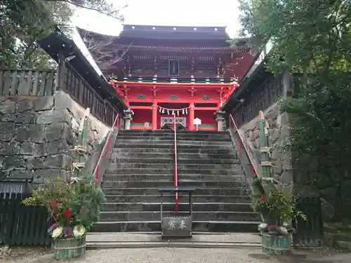 六所神社の山門・神門
