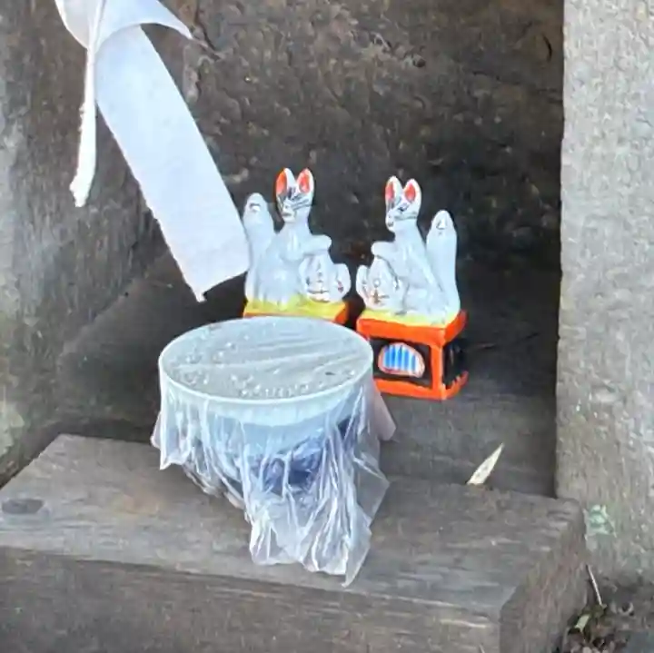 素鵞神社の{uncategorized: "未分類", other: "その他", undefined: "問題あり", building: "その他建物", grave: "お墓", sacred_gate: "鳥居", guardian: "狛犬", statue: "像", buddha: "仏像", history: "歴史", nature: "自然", garden: "庭園", animal: "動物", pagoda: "塔", temizu: "手水舎", mountain_gate: "山門・神門", sanctuary: "本殿・本堂", subordinate: "末社・摂社", art: "芸術", scenery: "景色", jizo: "地蔵", ema: "絵馬", goshuin: "御朱印", omikuji: "おみくじ", items: "授与品その他", amulet: "お守り", goshuincho: "御朱印帳", eats: "食事", festival: "お祭り", votive_dance: "神楽", shichigosan: "七五三参", wedding: "結婚式", experience: "体験その他", initially: "初詣", around: "周辺", anti_infection: "感染症対策"}
