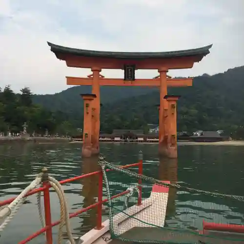 厳島神社の鳥居