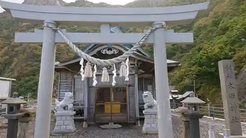 太田神社（拝殿）の鳥居