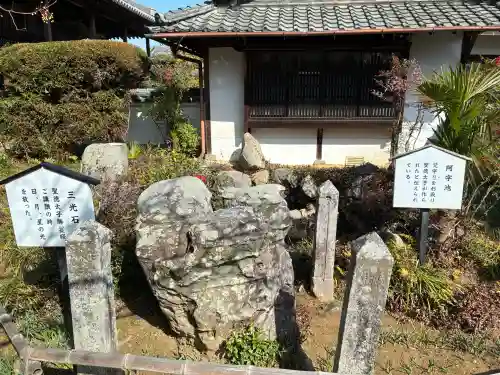 橘寺の{uncategorized: "未分類", other: "その他", undefined: "問題あり", building: "その他建物", grave: "お墓", sacred_gate: "鳥居", guardian: "狛犬", statue: "像", buddha: "仏像", history: "歴史", nature: "自然", garden: "庭園", animal: "動物", pagoda: "塔", temizu: "手水舎", mountain_gate: "山門・神門", sanctuary: "本殿・本堂", subordinate: "末社・摂社", art: "芸術", scenery: "景色", jizo: "地蔵", ema: "絵馬", goshuin: "御朱印", omikuji: "おみくじ", items: "授与品その他", amulet: "お守り", goshuincho: "御朱印帳", eats: "食事", festival: "お祭り", votive_dance: "神楽", shichigosan: "七五三参", wedding: "結婚式", experience: "体験その他", initially: "初詣", around: "周辺", anti_infection: "感染症対策"}