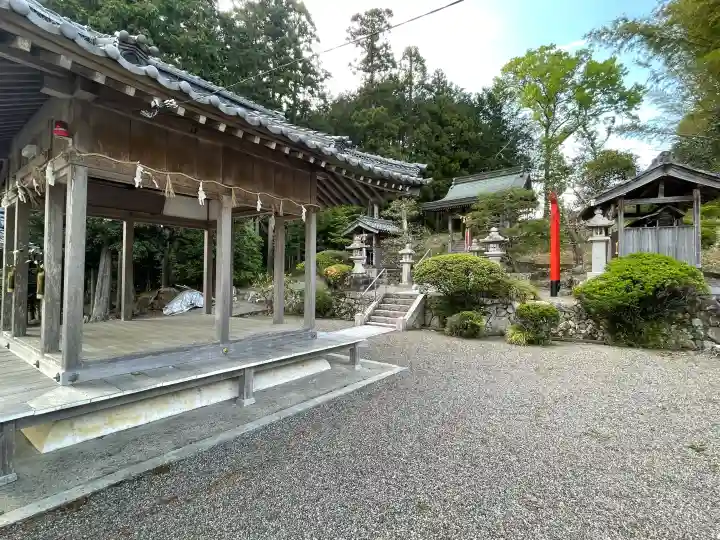 八幡神社 (山本)の{uncategorized: "未分類", other: "その他", undefined: "問題あり", building: "その他建物", grave: "お墓", sacred_gate: "鳥居", guardian: "狛犬", statue: "像", buddha: "仏像", history: "歴史", nature: "自然", garden: "庭園", animal: "動物", pagoda: "塔", temizu: "手水舎", mountain_gate: "山門・神門", sanctuary: "本殿・本堂", subordinate: "末社・摂社", art: "芸術", scenery: "景色", jizo: "地蔵", ema: "絵馬", goshuin: "御朱印", omikuji: "おみくじ", items: "授与品その他", amulet: "お守り", goshuincho: "御朱印帳", eats: "食事", festival: "お祭り", votive_dance: "神楽", shichigosan: "七五三参", wedding: "結婚式", experience: "体験その他", initially: "初詣", around: "周辺", anti_infection: "感染症対策"}