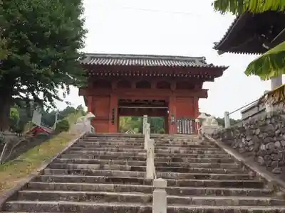 応声教院桜ケ池教会の山門・神門