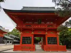 穴八幡宮の山門