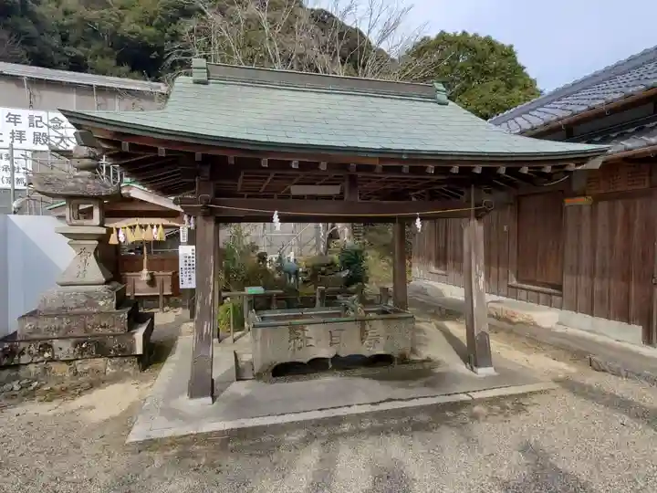 春日神社の手水舎