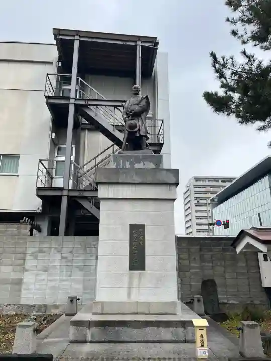 豊烈神社の{uncategorized: "未分類", other: "その他", undefined: "問題あり", building: "その他建物", grave: "お墓", sacred_gate: "鳥居", guardian: "狛犬", statue: "像", buddha: "仏像", history: "歴史", nature: "自然", garden: "庭園", animal: "動物", pagoda: "塔", temizu: "手水舎", mountain_gate: "山門・神門", sanctuary: "本殿・本堂", subordinate: "末社・摂社", art: "芸術", scenery: "景色", jizo: "地蔵", ema: "絵馬", goshuin: "御朱印", omikuji: "おみくじ", items: "授与品その他", amulet: "お守り", goshuincho: "御朱印帳", eats: "食事", festival: "お祭り", votive_dance: "神楽", shichigosan: "七五三参", wedding: "結婚式", experience: "体験その他", initially: "初詣", around: "周辺", anti_infection: "感染症対策"}