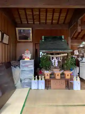 亀住稲荷神社の{uncategorized: "未分類", other: "その他", undefined: "問題あり", building: "その他建物", grave: "お墓", sacred_gate: "鳥居", guardian: "狛犬", statue: "像", buddha: "仏像", history: "歴史", nature: "自然", garden: "庭園", animal: "動物", pagoda: "塔", temizu: "手水舎", mountain_gate: "山門・神門", sanctuary: "本殿・本堂", subordinate: "末社・摂社", art: "芸術", scenery: "景色", jizo: "地蔵", ema: "絵馬", goshuin: "御朱印", omikuji: "おみくじ", items: "授与品その他", amulet: "お守り", goshuincho: "御朱印帳", eats: "食事", festival: "お祭り", votive_dance: "神楽", shichigosan: "七五三参", wedding: "結婚式", experience: "体験その他", initially: "初詣", around: "周辺", anti_infection: "感染症対策"}