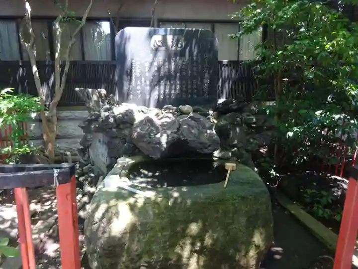 笠䅣稲荷神社の手水舎