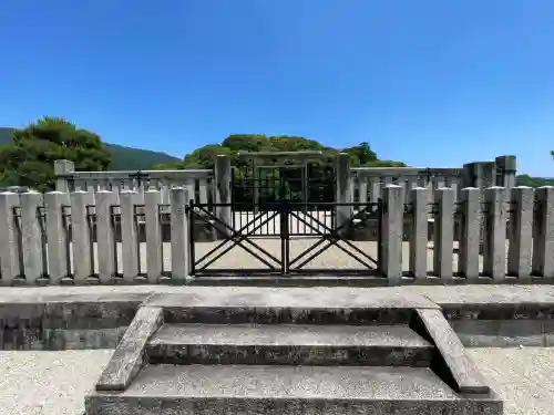 崇神天皇　山邊道勾岡上陵(奈良県)