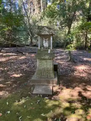 鴨鳥五所神社の{uncategorized: "未分類", other: "その他", undefined: "問題あり", building: "その他建物", grave: "お墓", sacred_gate: "鳥居", guardian: "狛犬", statue: "像", buddha: "仏像", history: "歴史", nature: "自然", garden: "庭園", animal: "動物", pagoda: "塔", temizu: "手水舎", mountain_gate: "山門・神門", sanctuary: "本殿・本堂", subordinate: "末社・摂社", art: "芸術", scenery: "景色", jizo: "地蔵", ema: "絵馬", goshuin: "御朱印", omikuji: "おみくじ", items: "授与品その他", amulet: "お守り", goshuincho: "御朱印帳", eats: "食事", festival: "お祭り", votive_dance: "神楽", shichigosan: "七五三参", wedding: "結婚式", experience: "体験その他", initially: "初詣", around: "周辺", anti_infection: "感染症対策"}