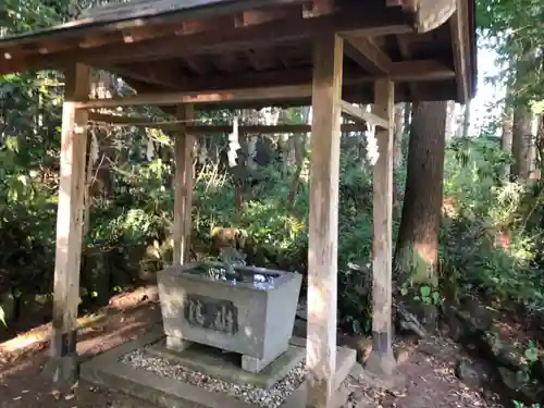 戸神社の手水舎