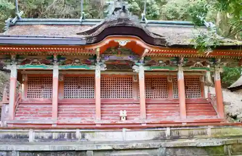 信達神社の本殿