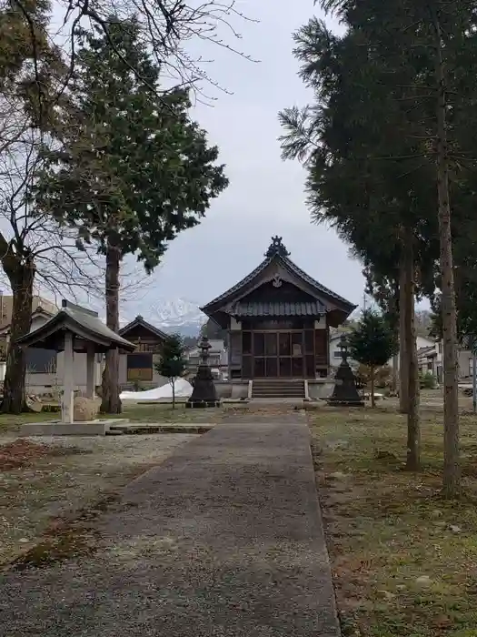 上野神社の本殿