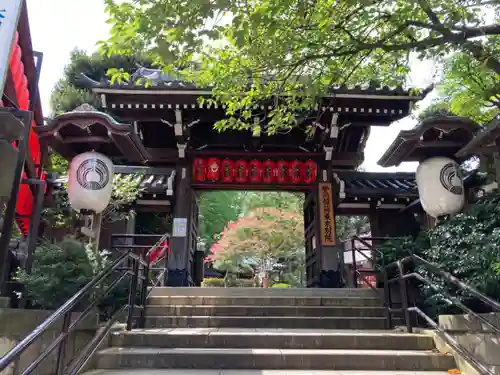 豊川稲荷東京別院の山門・神門