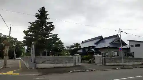 真言寺の本殿・本堂