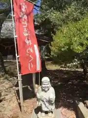 倭文神社の像