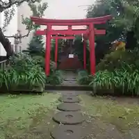 上布田稲荷神社の鳥居