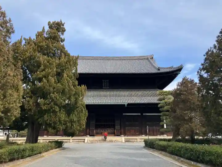 東福禅寺(東福寺)の{uncategorized: "未分類", other: "その他", undefined: "問題あり", building: "その他建物", grave: "お墓", sacred_gate: "鳥居", guardian: "狛犬", statue: "像", buddha: "仏像", history: "歴史", nature: "自然", garden: "庭園", animal: "動物", pagoda: "塔", temizu: "手水舎", mountain_gate: "山門・神門", sanctuary: "本殿・本堂", subordinate: "末社・摂社", art: "芸術", scenery: "景色", jizo: "地蔵", ema: "絵馬", goshuin: "御朱印", omikuji: "おみくじ", items: "授与品その他", amulet: "お守り", goshuincho: "御朱印帳", eats: "食事", festival: "お祭り", votive_dance: "神楽", shichigosan: "七五三参", wedding: "結婚式", experience: "体験その他", initially: "初詣", around: "周辺", anti_infection: "感染症対策"}