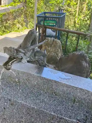 毛谷黒龍神社の手水舎