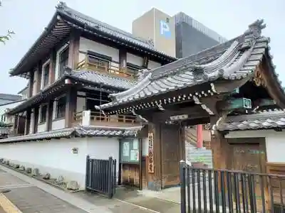 九品寺の山門