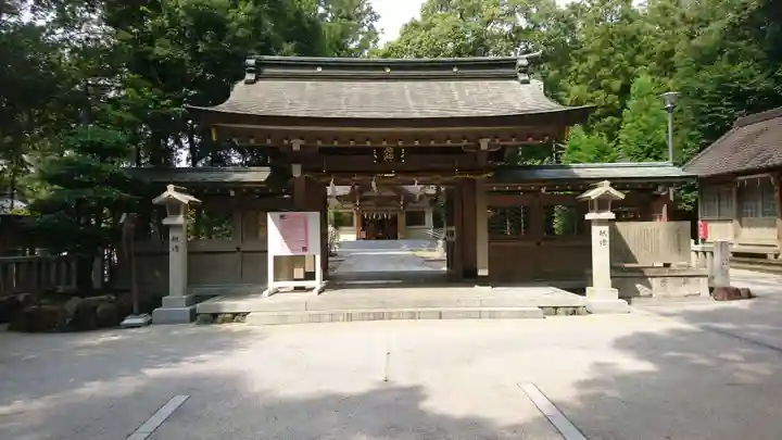 針名神社の山門・神門