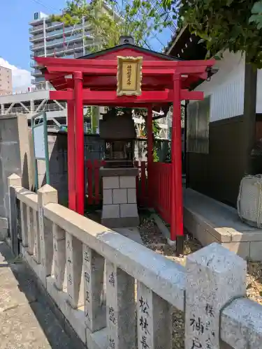 神明神社の{uncategorized: "未分類", other: "その他", undefined: "問題あり", building: "その他建物", grave: "お墓", sacred_gate: "鳥居", guardian: "狛犬", statue: "像", buddha: "仏像", history: "歴史", nature: "自然", garden: "庭園", animal: "動物", pagoda: "塔", temizu: "手水舎", mountain_gate: "山門・神門", sanctuary: "本殿・本堂", subordinate: "末社・摂社", art: "芸術", scenery: "景色", jizo: "地蔵", ema: "絵馬", goshuin: "御朱印", omikuji: "おみくじ", items: "授与品その他", amulet: "お守り", goshuincho: "御朱印帳", eats: "食事", festival: "お祭り", votive_dance: "神楽", shichigosan: "七五三参", wedding: "結婚式", experience: "体験その他", initially: "初詣", around: "周辺", anti_infection: "感染症対策"}
