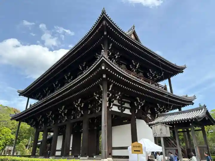 東福禅寺(東福寺)の{uncategorized: "未分類", other: "その他", undefined: "問題あり", building: "その他建物", grave: "お墓", sacred_gate: "鳥居", guardian: "狛犬", statue: "像", buddha: "仏像", history: "歴史", nature: "自然", garden: "庭園", animal: "動物", pagoda: "塔", temizu: "手水舎", mountain_gate: "山門・神門", sanctuary: "本殿・本堂", subordinate: "末社・摂社", art: "芸術", scenery: "景色", jizo: "地蔵", ema: "絵馬", goshuin: "御朱印", omikuji: "おみくじ", items: "授与品その他", amulet: "お守り", goshuincho: "御朱印帳", eats: "食事", festival: "お祭り", votive_dance: "神楽", shichigosan: "七五三参", wedding: "結婚式", experience: "体験その他", initially: "初詣", around: "周辺", anti_infection: "感染症対策"}