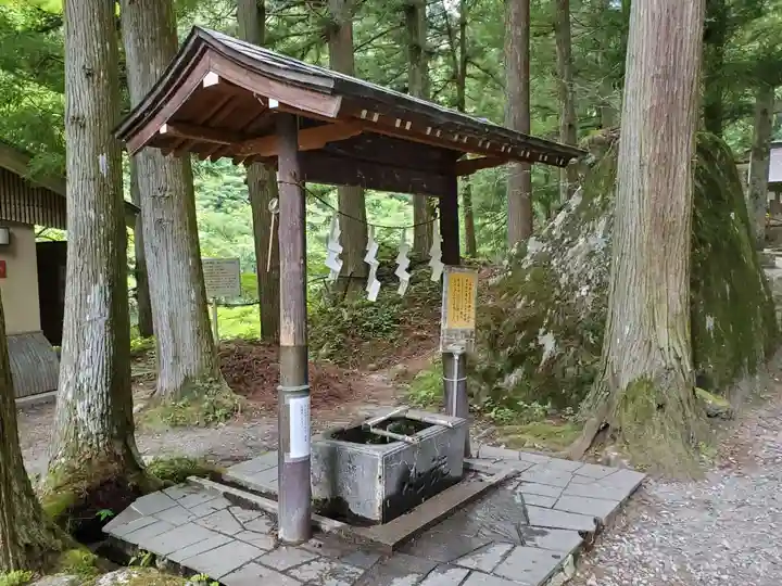 甲斐駒ヶ岳神社の手水舎