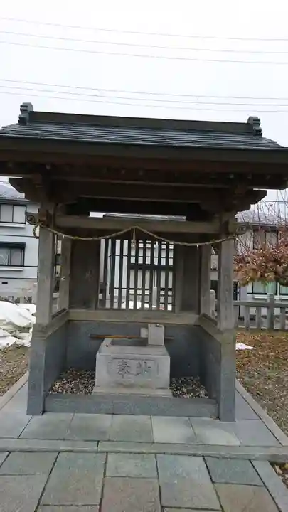春影稲荷神社の手水舎