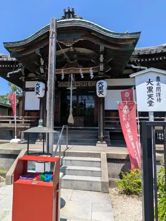 寛永寺不忍池弁天堂の{uncategorized: "未分類", other: "その他", undefined: "問題あり", building: "その他建物", grave: "お墓", sacred_gate: "鳥居", guardian: "狛犬", statue: "像", buddha: "仏像", history: "歴史", nature: "自然", garden: "庭園", animal: "動物", pagoda: "塔", temizu: "手水舎", mountain_gate: "山門・神門", sanctuary: "本殿・本堂", subordinate: "末社・摂社", art: "芸術", scenery: "景色", jizo: "地蔵", ema: "絵馬", goshuin: "御朱印", omikuji: "おみくじ", items: "授与品その他", amulet: "お守り", goshuincho: "御朱印帳", eats: "食事", festival: "お祭り", votive_dance: "神楽", shichigosan: "七五三参", wedding: "結婚式", experience: "体験その他", initially: "初詣", around: "周辺", anti_infection: "感染症対策"}
