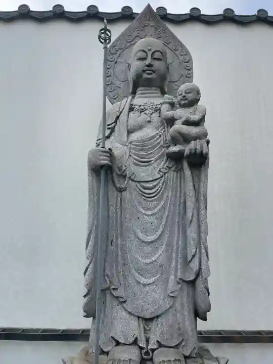 重願寺の{uncategorized: "未分類", other: "その他", undefined: "問題あり", building: "その他建物", grave: "お墓", sacred_gate: "鳥居", guardian: "狛犬", statue: "像", buddha: "仏像", history: "歴史", nature: "自然", garden: "庭園", animal: "動物", pagoda: "塔", temizu: "手水舎", mountain_gate: "山門・神門", sanctuary: "本殿・本堂", subordinate: "末社・摂社", art: "芸術", scenery: "景色", jizo: "地蔵", ema: "絵馬", goshuin: "御朱印", omikuji: "おみくじ", items: "授与品その他", amulet: "お守り", goshuincho: "御朱印帳", eats: "食事", festival: "お祭り", votive_dance: "神楽", shichigosan: "七五三参", wedding: "結婚式", experience: "体験その他", initially: "初詣", around: "周辺", anti_infection: "感染症対策"}