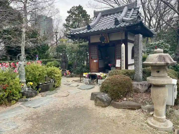 西向聖観世音菩薩の{uncategorized: "未分類", other: "その他", undefined: "問題あり", building: "その他建物", grave: "お墓", sacred_gate: "鳥居", guardian: "狛犬", statue: "像", buddha: "仏像", history: "歴史", nature: "自然", garden: "庭園", animal: "動物", pagoda: "塔", temizu: "手水舎", mountain_gate: "山門・神門", sanctuary: "本殿・本堂", subordinate: "末社・摂社", art: "芸術", scenery: "景色", jizo: "地蔵", ema: "絵馬", goshuin: "御朱印", omikuji: "おみくじ", items: "授与品その他", amulet: "お守り", goshuincho: "御朱印帳", eats: "食事", festival: "お祭り", votive_dance: "神楽", shichigosan: "七五三参", wedding: "結婚式", experience: "体験その他", initially: "初詣", around: "周辺", anti_infection: "感染症対策"}