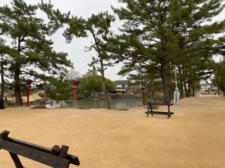 吉備津彦神社の{uncategorized: "未分類", other: "その他", undefined: "問題あり", building: "その他建物", grave: "お墓", sacred_gate: "鳥居", guardian: "狛犬", statue: "像", buddha: "仏像", history: "歴史", nature: "自然", garden: "庭園", animal: "動物", pagoda: "塔", temizu: "手水舎", mountain_gate: "山門・神門", sanctuary: "本殿・本堂", subordinate: "末社・摂社", art: "芸術", scenery: "景色", jizo: "地蔵", ema: "絵馬", goshuin: "御朱印", omikuji: "おみくじ", items: "授与品その他", amulet: "お守り", goshuincho: "御朱印帳", eats: "食事", festival: "お祭り", votive_dance: "神楽", shichigosan: "七五三参", wedding: "結婚式", experience: "体験その他", initially: "初詣", around: "周辺", anti_infection: "感染症対策"}